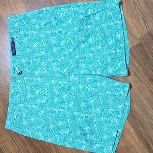 Vineyard Vines Green Palm Leaf Print Island Shorts - 7"